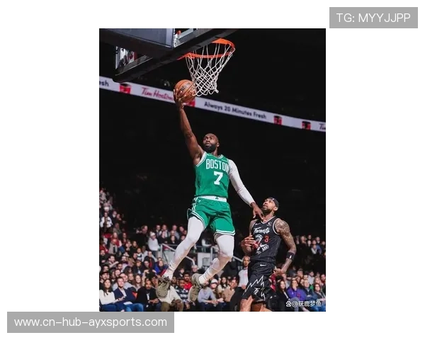 塔图姆背身强打，凯尔特人进攻方式多样